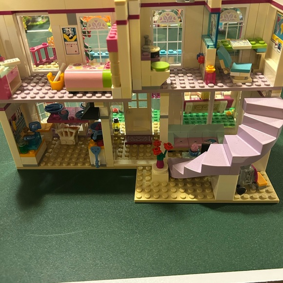 LEGO Friends Stephanie’s House - Picture 3 of 3